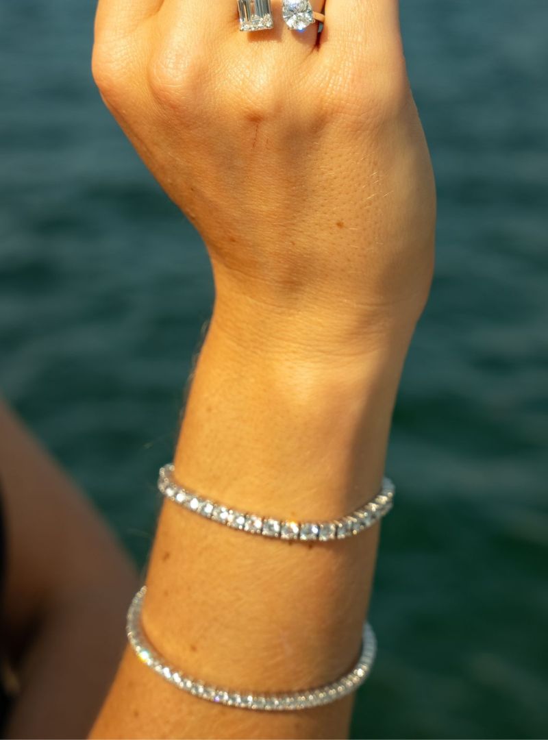 Round tennis bracelet 18 carats designed to elevate a diamond engagement ring in Boca Raton and a lab-grown diamond engagement ring in Boca Raton.
